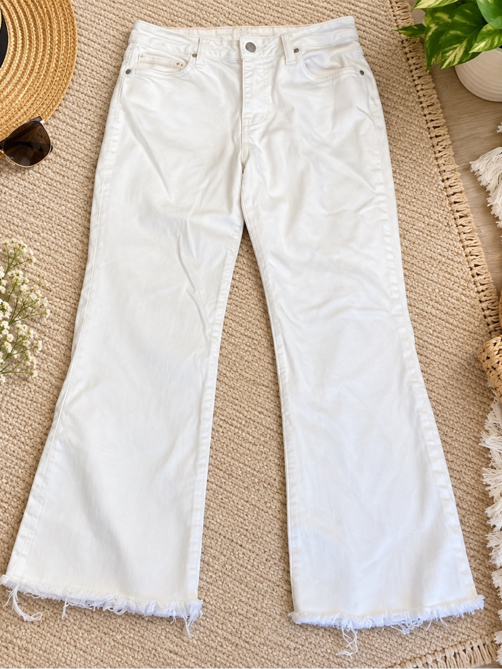 L.T.J. Letter to Juliet Sicily White Cropped Flare Jeans – Size 28